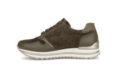 Baskets vertes en daim et cuir
