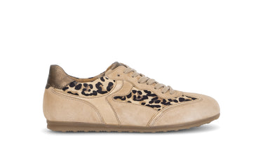 Baskets beiges et léopard en daim
