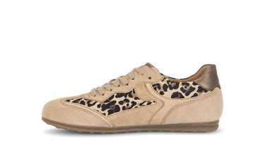 Baskets beiges et léopard en daim