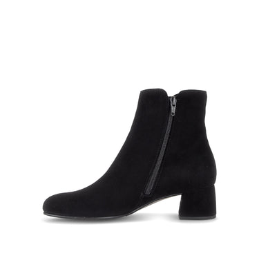 Bottines noires en daim