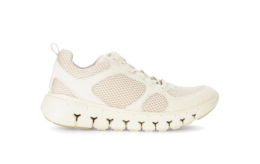 Baskets blanches en textile et daim