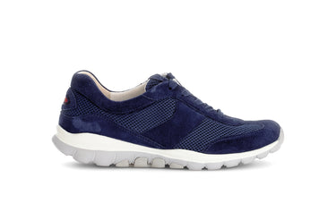 Baskets bleues ajourées en daim